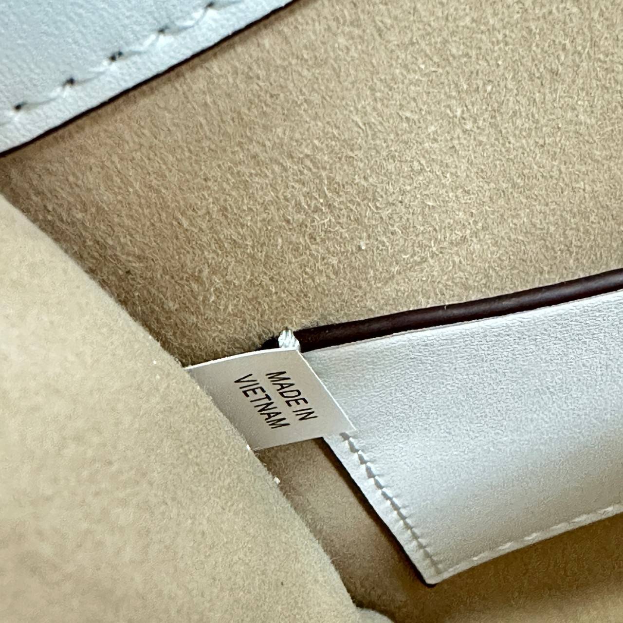 Tory Burch Mini T Monogram Denim Tote / Tory Burch T Monogram Jacquard Denim Mini Tote กระเป๋าทรงโท้ทไซส์มินิ T Monogram รูปแบบคลาสสิค ตัดเย็บอย่างดี คอลใหม่ห้ามพลาดคะ