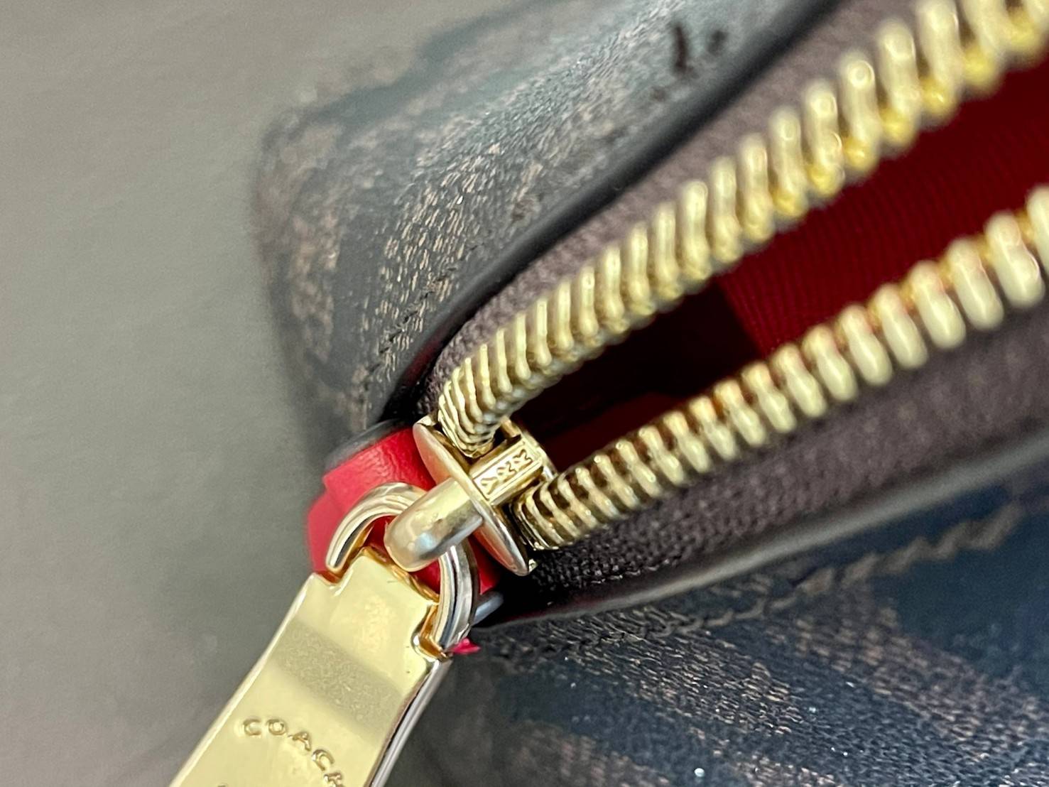 Coach KATY SATCHEL IN SIGNATURE CANVAS (C OACH 2558)