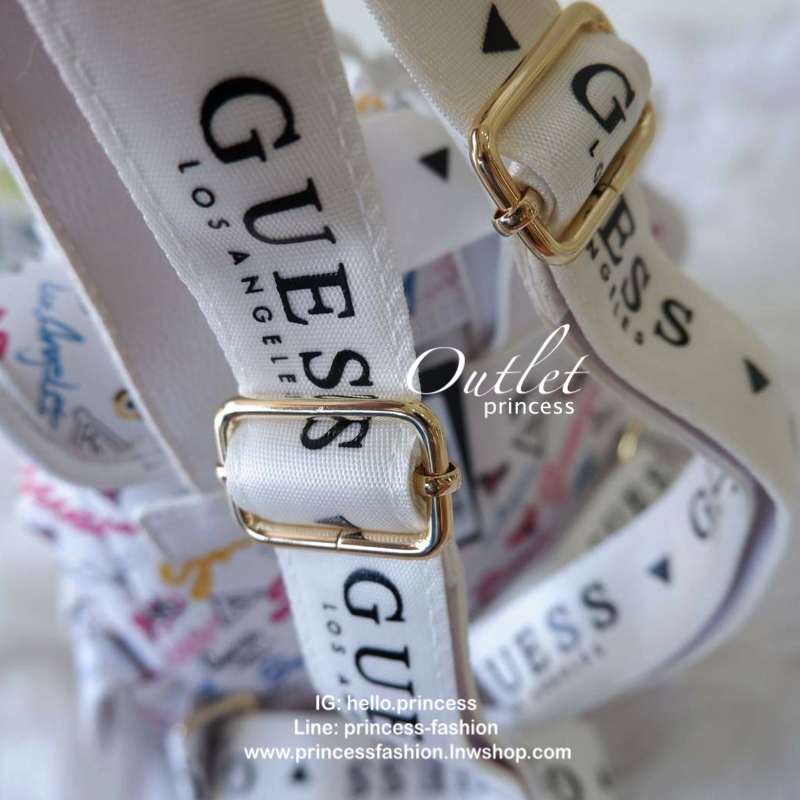 guess kacee front flap mini backpack กระเป๋าเป้สุด cool ด้านหน้าติดชื่อแบรนด์ เปิดปิดด้วยกระดุมแม่เหล็ก และรูดเชือกปิด ด้านหน้ามีช่องซิป และด้านข้างทั้ง 2ข้าง มีช่องใส่ของได้ รุ่นนี้น่ารักเว่อ วัสดุกันน้ำได้อีก ช่องด้านในใส่ของได้เยอะ และยังมีซิปอีกด้วย ส