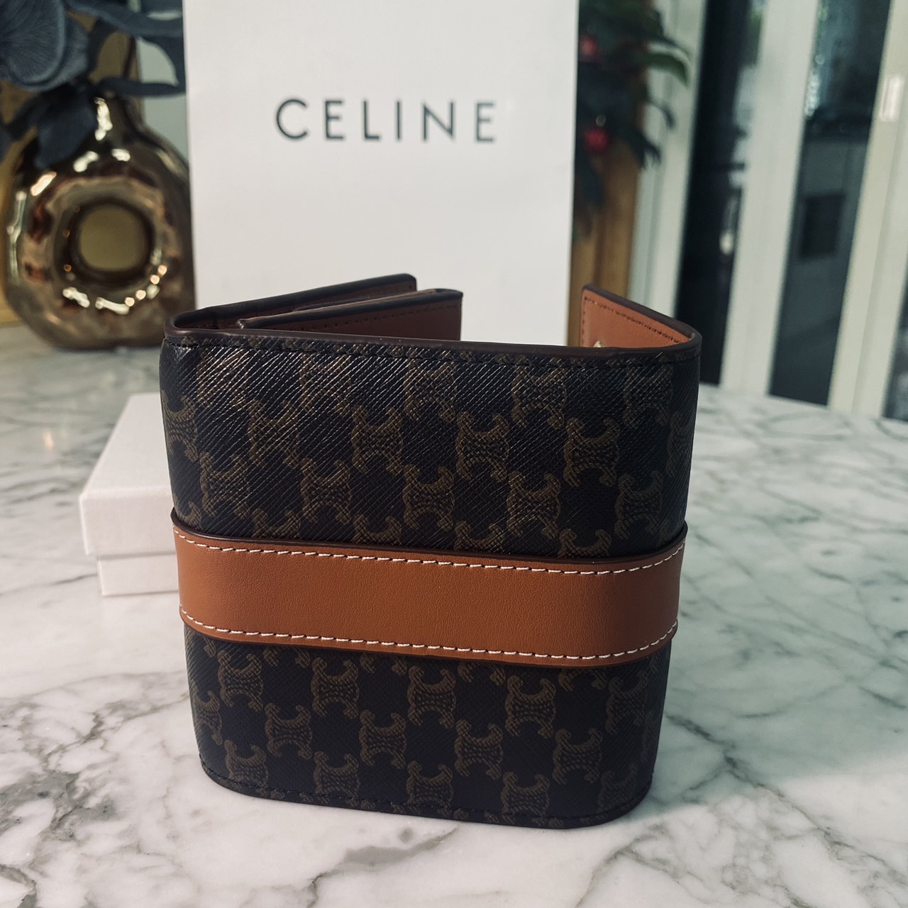 CELINE TRIFOLD WALLET กระเป๋าสตางค์ 3 พับ พร้อมสายสะพายโซ่ crossbody สะพายไหล่ได้ เริ่ดเว่อร์! ไอเท็มสุดฮอต exclusive ดีไซน์สุดคลาสสิค วินเทจ เรียบง่ายแต่หรูหรา