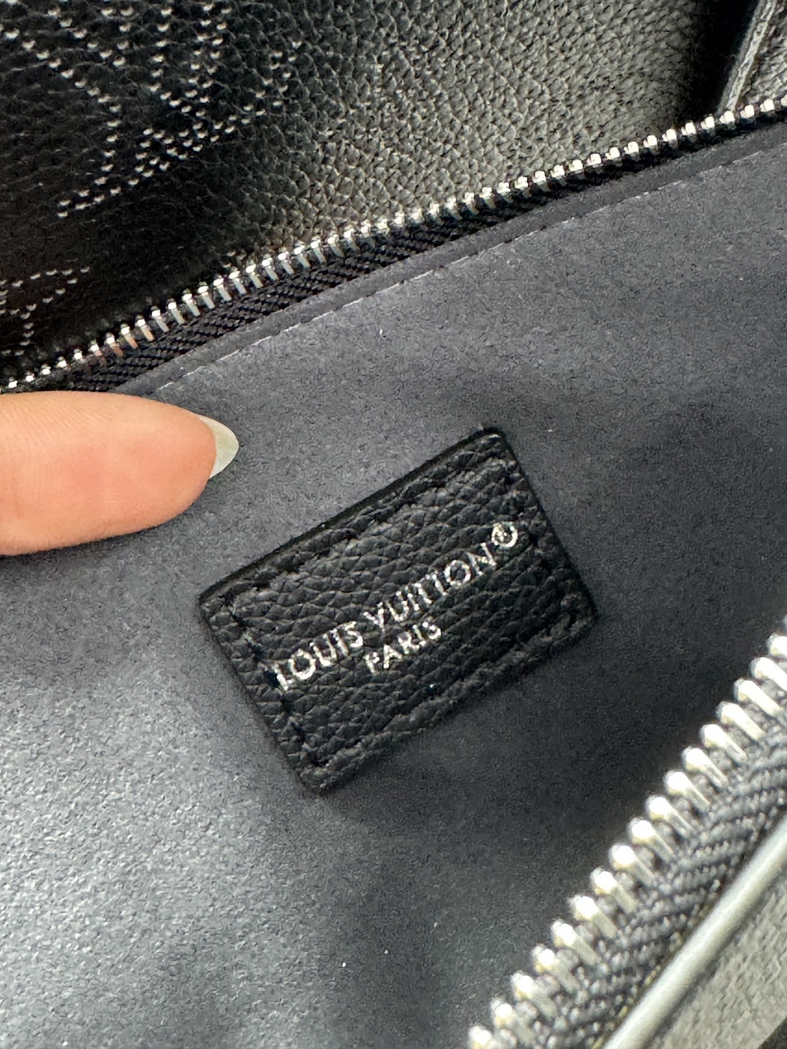 ORI หนังแท้ | LV Boundless Bag กระเป๋าสะพายทรงโท้ทใบใหญ่ ฉลุลายโมโนแกรมเต็มใบ สวยสุดคลาสสิก โทนสีเรียบง่ายใช้งานง่าย หรูหรามีระดับเหนือกาลเวลา