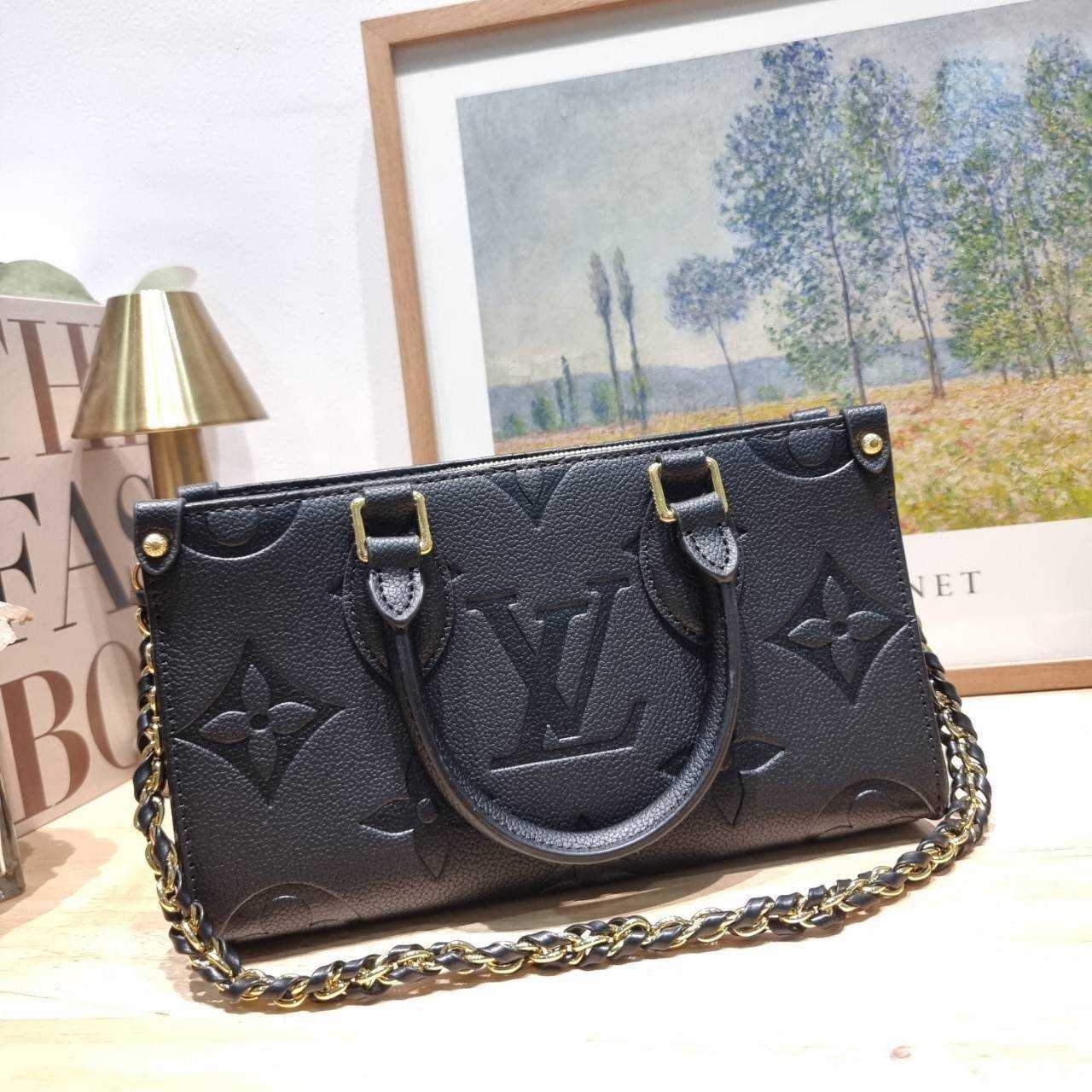 LV OnTheGo East West Monogram Bag / LV Tote Bag กระเป๋าทรงโท้ทที่ใครเห็นต้องเป็นคลั่งรัก ยอดฮิต คลาสสิค ผู้ดี หรูหราได้ทุกลุค ทุกสไตล์ เกรดวีไอพี ไฮเอน 1:1 ใช้งานต่างประเทศได้