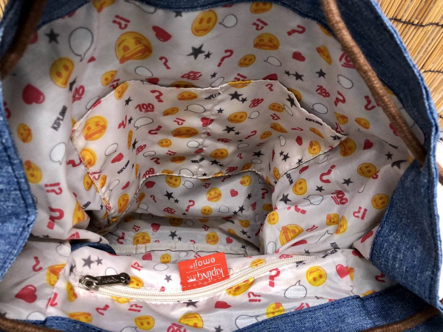 New arrival !!! Kipling Emoji Adaven Backpack Bag 2018 (Kipling Factory OEM HK) k70079 Limited edition emoji พร้อมส่งที่ไทยค่ะ กระเป๋าสะพายหลัง วัสดุ cotton+ polyester อย่างดี