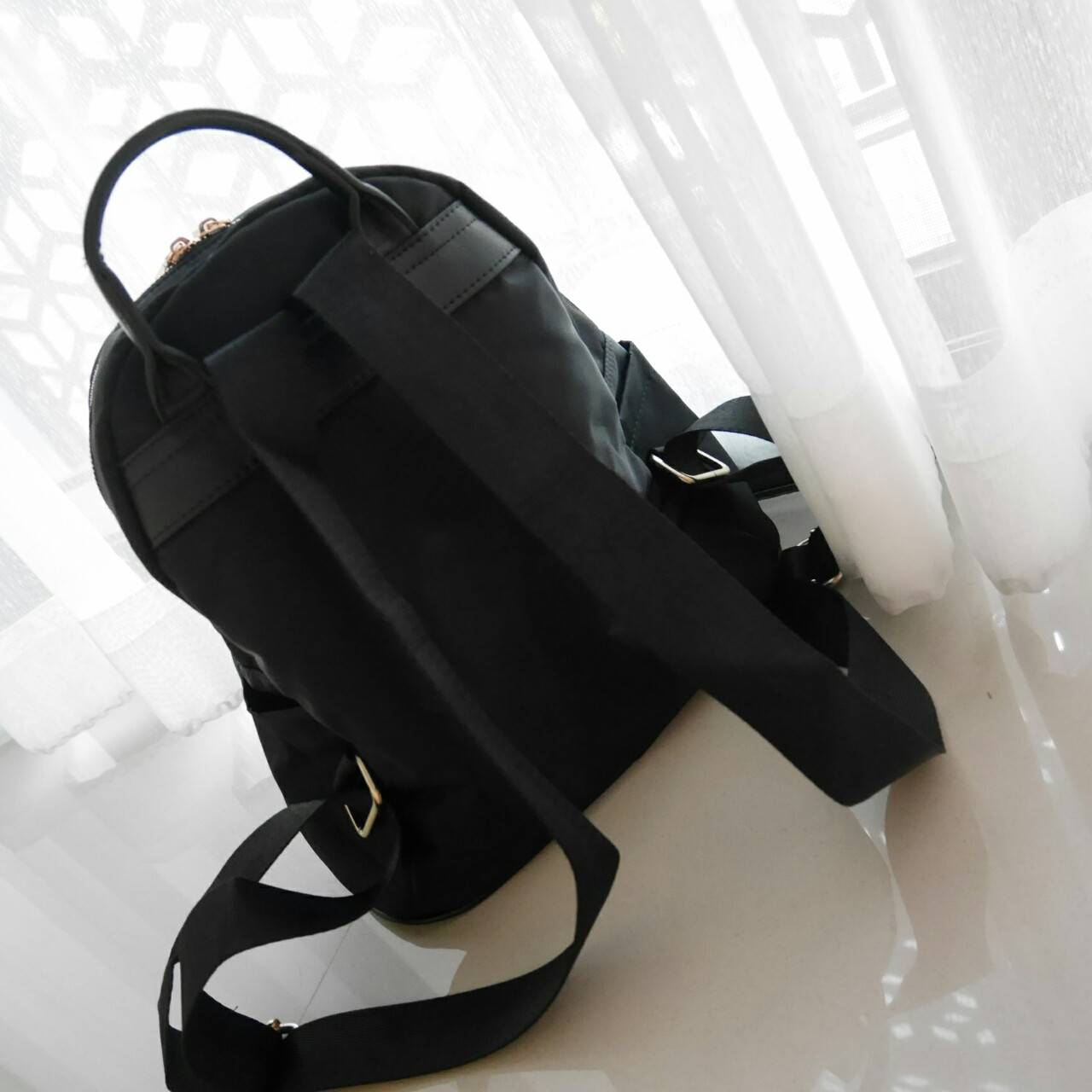 Don't Miss! กลายเป็นรุ่นยอดฮิต ไปแล้วคะ สำหรับ PRADA NYLON MINI BACKPACK กระเป๋าสะพายเป้ Size mini พรีเมี่ยมกิ้ฟจากเคาน์เตอร์ต่างประเทศรุ่น Limited edition ที่ฮ๊อตสุดๆ วัสดุเป็น Nylon เนื้อหนาคุณภาพดีตขนาดกะทัดรัดกำลังดี น้ำหนักเบา ด้านหน้ามาพร้อมโลโ