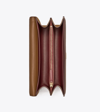 สีใหม่ Hazelnut Large Size TORY BURCH T Monogram jacquard shoulder bag ฮอตไอเท็ม ที่สาวๆเค้ารู้กัน!! กระเป๋าสะพายไหล่ ดีไซน์ทรงสวย คลาสสิคแฝงความหรู วัสดุผ้า jacquard ตัดขอบด้วยหนังแท้ เปิด-ปิดด้วยกระดุมแม่เหล็ก ใช้งานง่าย ภายในโล่งกว้าง แบ่งสัดส่วนสวย ใส