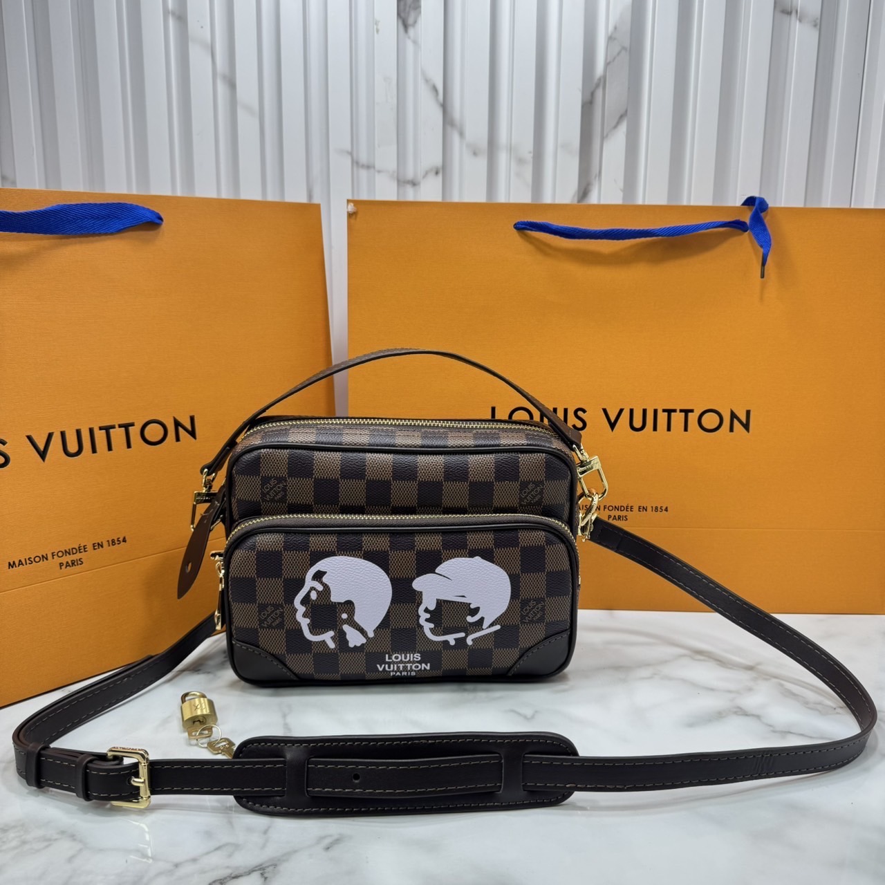ORI หนังแท้ | LV Amazone Nil Damier Phriendship cross-body bag / LV Messenger Bag กระเป๋าสะพายทรงแมสเซ็นเจอร์ ดีไซน์ใหม่ สวยเด่นเป็นเอกลักษณ์