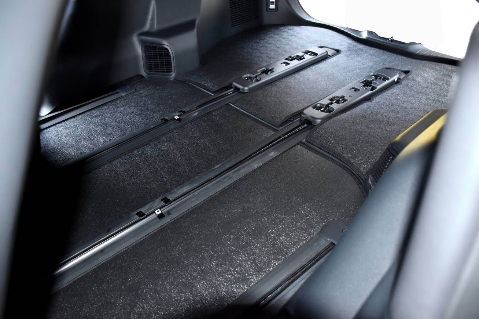 ยางปูพื้นรถยนต์ LEXUS LM300h , LEXUS LM350h พรมลายหนังเรียบ เลกซัส แอลเอ็ม เข้ารูป ตรงรุ่น เต็มคัน