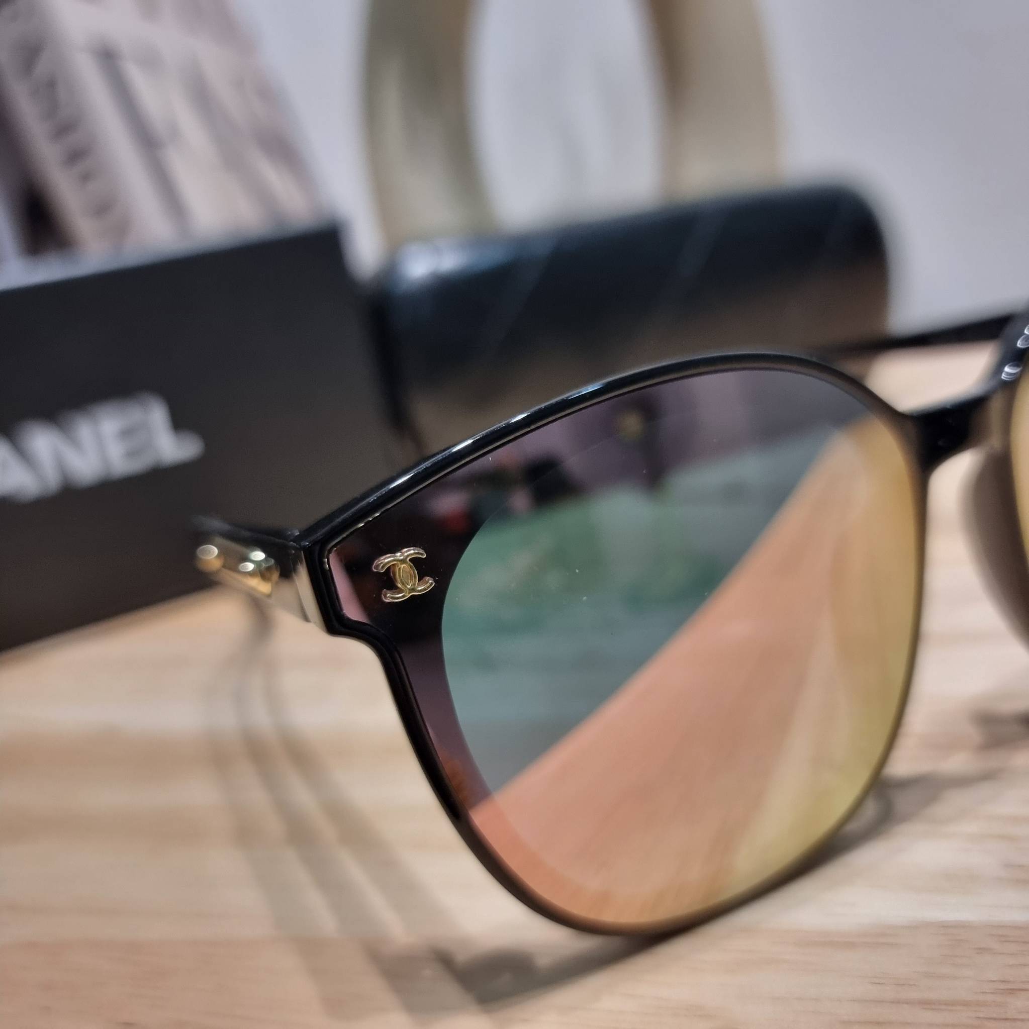 Chanel eye-glasses UV protection gift Box set สุดคุ้ม มาพร้อมอุปกรณ์ครบเซ็ท ดีไซน์ชิคมากแม่!! รับรองไม่ซ้ำใคร ใส่เสริมโหงวเฮ้ง ดูผู้ดี มีพกติดตัวไว้ไม่ตกเทรนด์ ใช้ได้ทุกโอกาส ทุกสถานการณ์ ใส่ที่บ้านถนอมสายตา