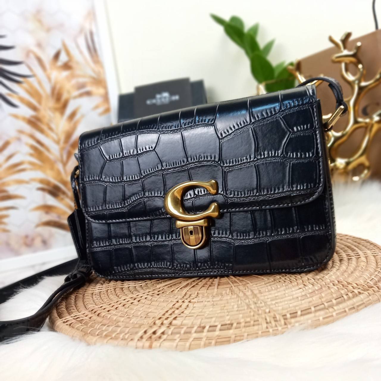 COACH CROCODILE EMBOSSED LEATHER STUDIO SHOULDER BAG (COACH C6640)🌺เอาซิ๊!!ใครอดใจไหวให้รู้ไป!! สวยตาแตก!! ปรับลุคให้ดูแพง แบบไม่ปรานีกันล่ะคราวนี้!// กระเป๋าถือ กระเป๋าสะพาย อีกหนึ่งคอลเลคชั่นสุดตะลึงตา หรูหรา! เวอร์วังอลังสร้าง! ที่ดูแพงม๊ากก!!/