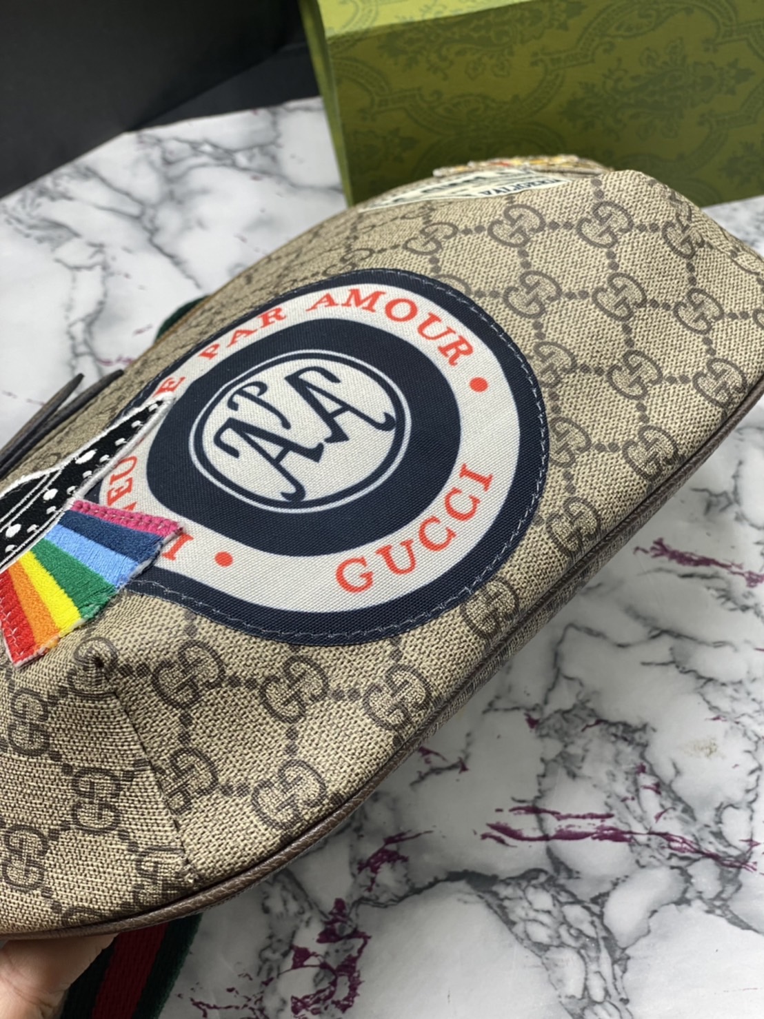 หนังแท้ GUCCI UFO Belt Bag / GG Belt Bag / GG Supreme Belt Bag ไอเท็มที่หนุ่มๆเรียกร้อง กระเป๋าคาดอก/คาดเอว สายสะพายปรับได้ สายสปอร์ต สายแคมป์ปิ้ง หรือจะสายไหน ใบนี้ตอบโจทย์ทุกลุค ง่ายๆเท่ๆ สุดคุ้ม!! ภาพสินค้าถ่ายจากงานขายจริง ใช้งานต่างประเทศได้ค่ะ