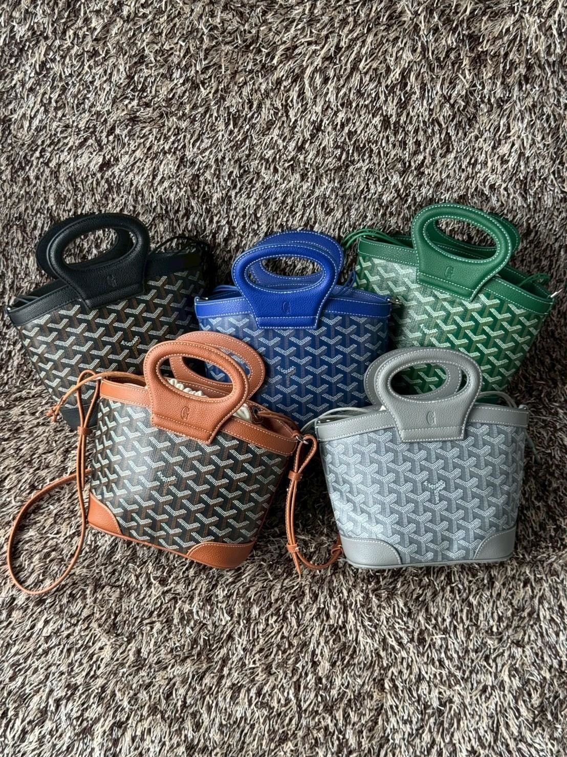 Goyard Beluga Mini Bag กระเป๋าสะพายทรงบัคเก็ต หูจับในตัว ภายในเป็นเชือกรูด น่ารักเกินต้าน เหมาะมากกับสาวๆสายแต่งตัวน่ารัก ขนาดกำลังพอดีไม่เล็กไม่ใหญ่เกินไป ควรมีมากค่า