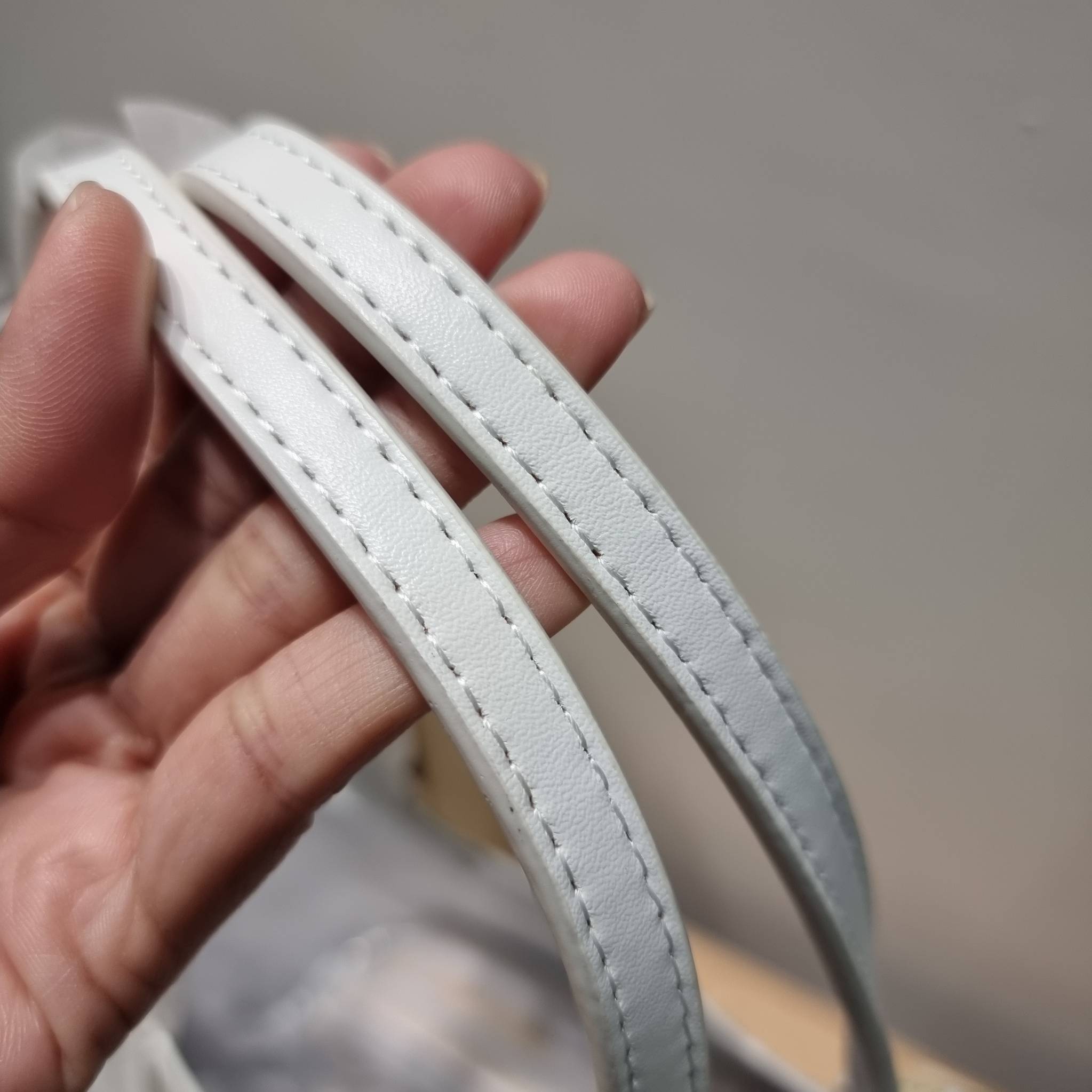 GOYARD ANJOU REVERSIBLE TOTE กระเป๋าสะพายทรงโท้ท ใบใหญ่จุใจ!! กลับด้านใช้ได้ทั้ง 2 ด้าน มาครบสีขายดี เลิศทุกสี รูปทรงคลาสสิค ดีไซน์เป็นเอกลักษณ์