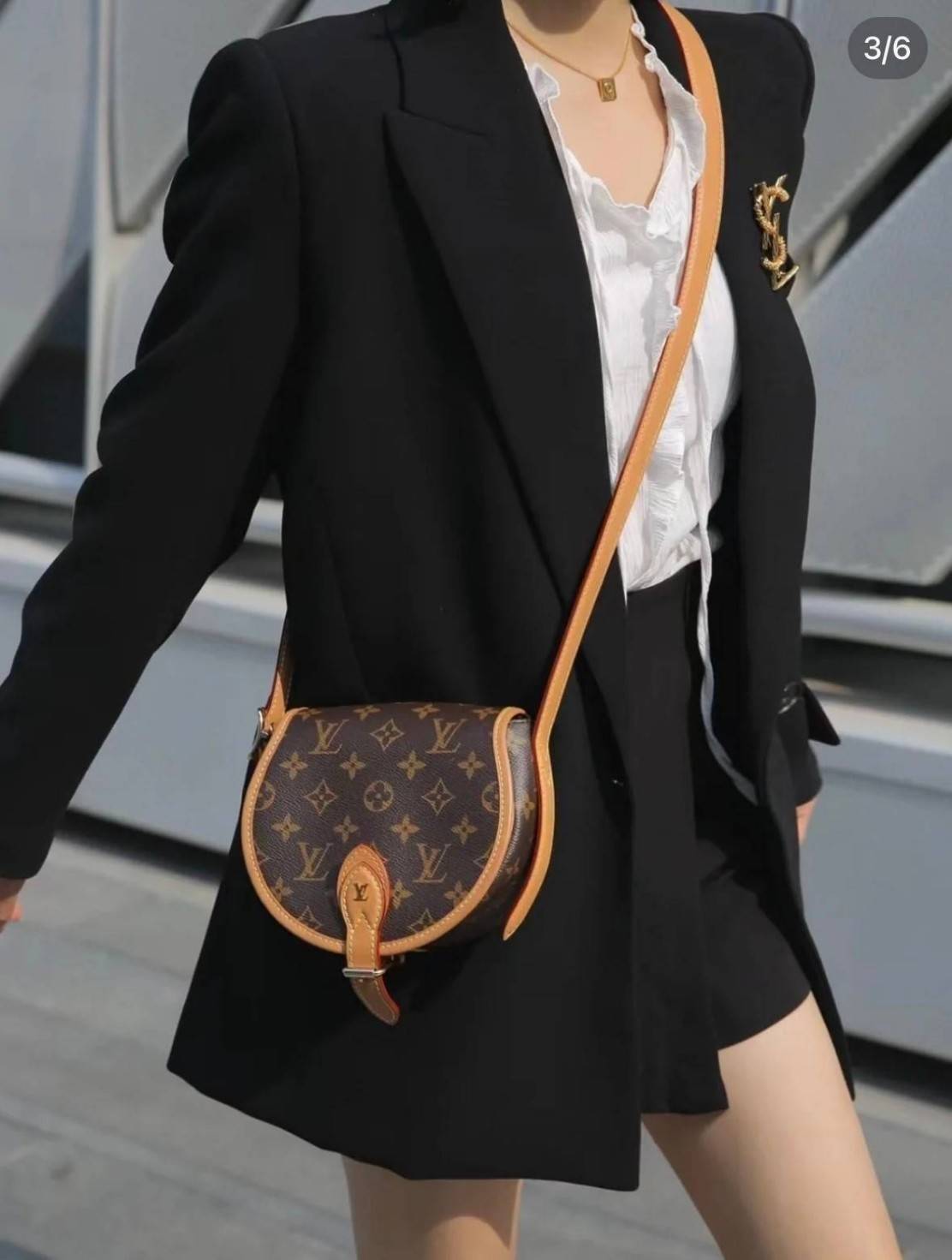 LV Tambourine Monogram Crossbody Bag กระเป๋าสะพายทรงสวย ดีไซน์คลาสสิควินเทจ งานหนังแคนวาสตัดสลับหนัง สายสะพายในตัวปรับได้ ถือเป็น clutch ออกงานก็ได้ ดูแพงมากๆ