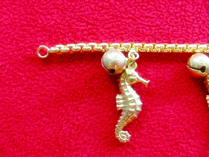 สินค้าหมดค่ะ สร้อยข้อมือทองเหลือง+จี้ม้าน้ำค่ะ