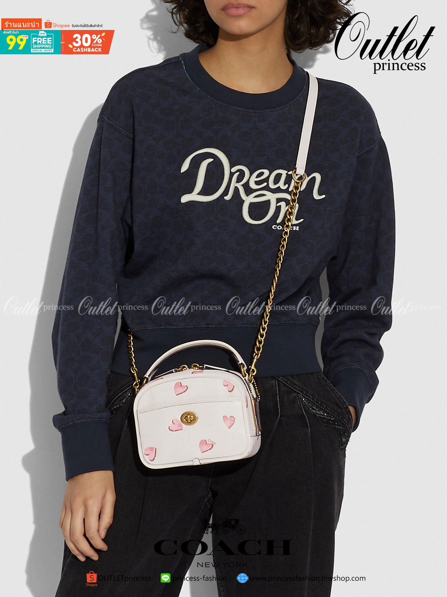 COACH LUNCHBOX TOP HANDLE WITH HEART PRINT ((C3920)) พร้อมส่งความน่ารักที่ไทย ตามมาติดๆค่ะ!! กระเป๋าสะพายข้างหรือแบบหิ้วออกงานเกร๋ๆได้เลยค่ะ หนังแท้อย่างดีสวยงามมากค่ะ ❤️จุดเด่นของรุ่นคือปริ้นลายหัวใจแบบ3D ทั้งใบ