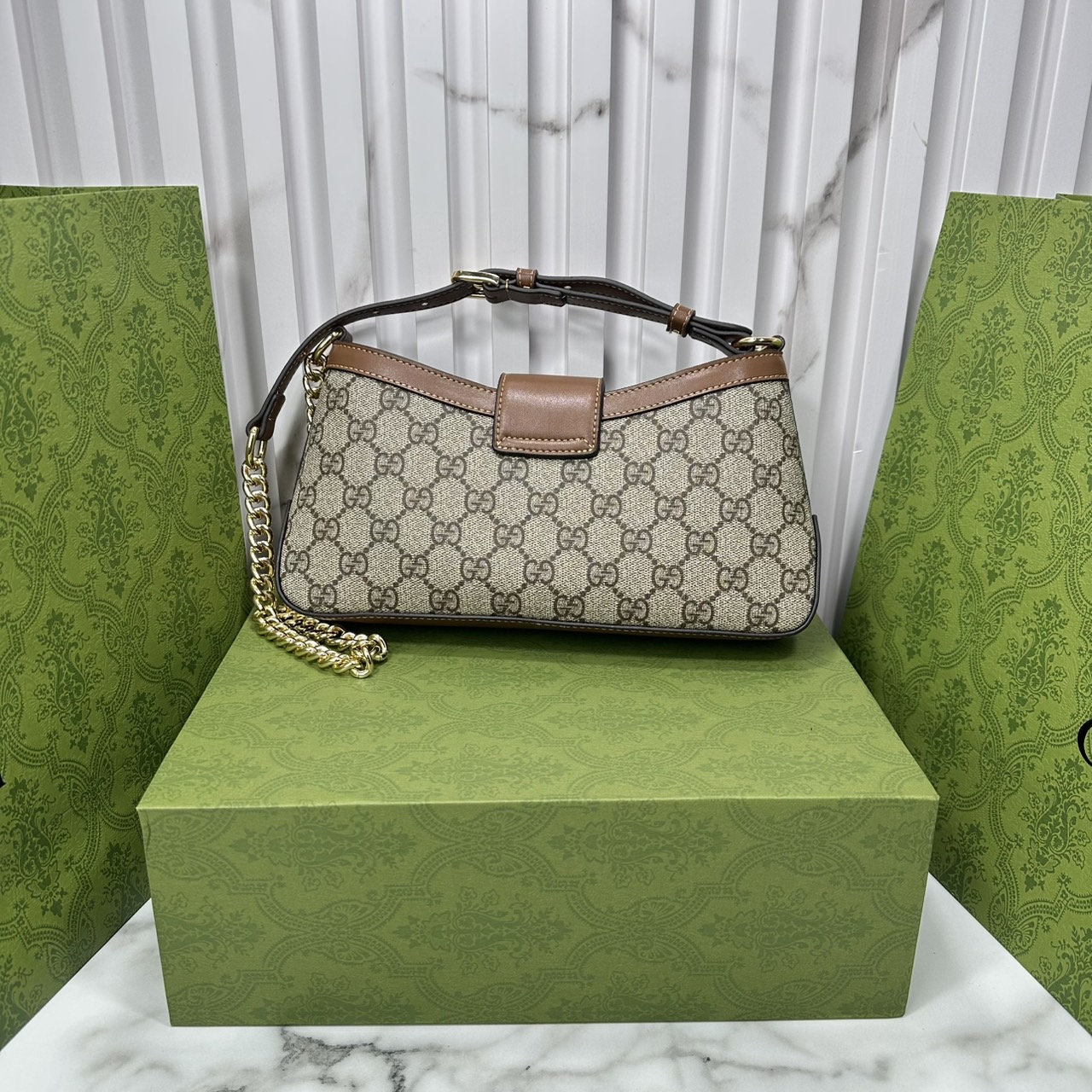 ORI หนังแท้ | GUCCI Padlock Small Shoulder Bag กระเป๋าสะพายทรงสวยวินเทจดีไซน์ไม่ซ้ำใคร หรูล้ำผู้ดี หนังแคนวาสพิมพ์ลายคมชัด ปากกระเป๋ามีแถบหนังคาดและอะไหล่กดล็อค