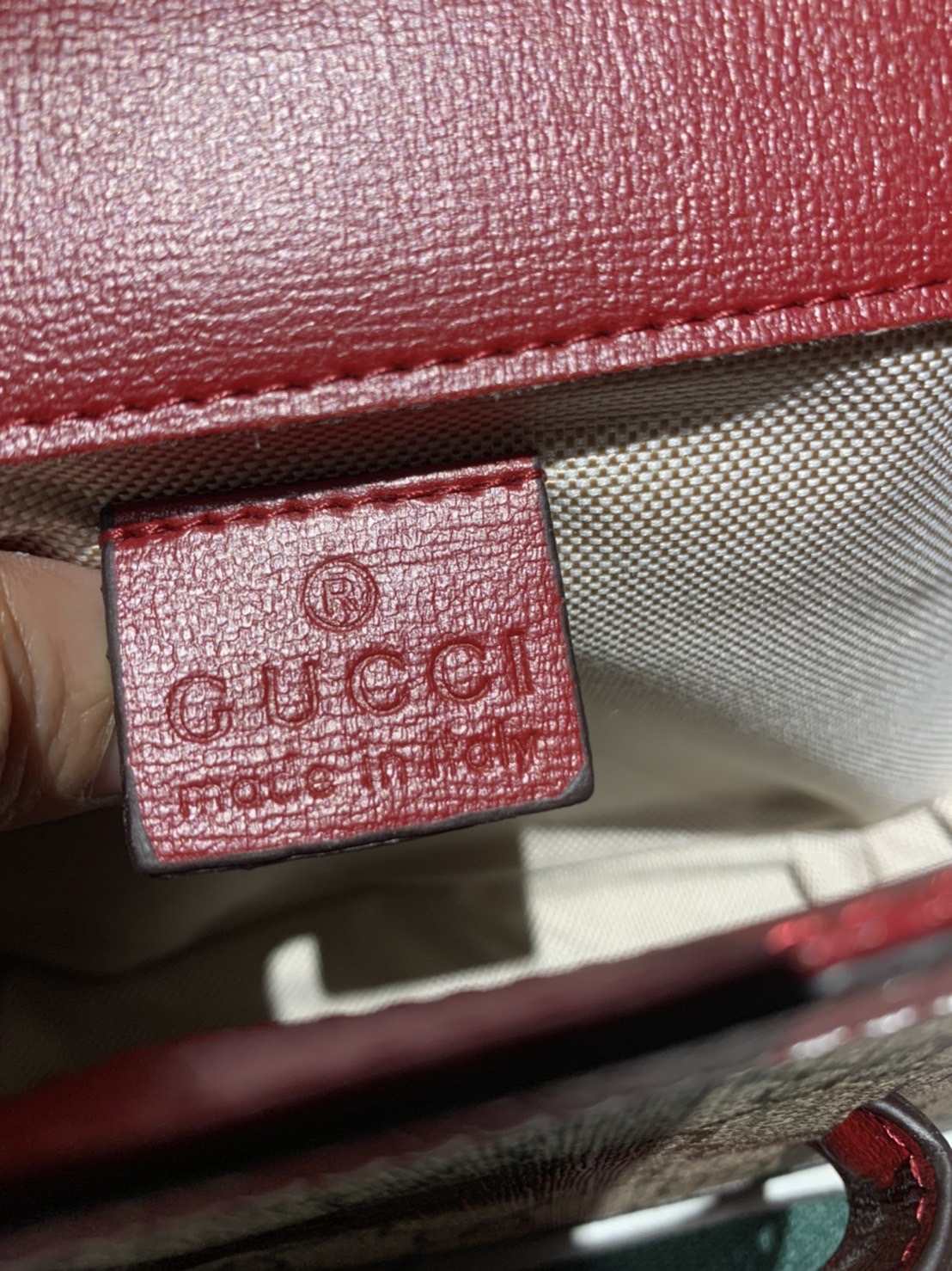 หนังแท้ GUCCI Horsebit 1955 mini bag GG Supreme canvas ที่สุดของรุ่นที่ฮอตหนักมาก คอลเลคชั่นที่ยอดขายดีตั้งแต่วันแรกที่ลง shop ด้วยรูปทรงที่กะทัดรัด ตอบโจทย์ได้ทุกลุค ทุกไลฟ์สไตล์ ใช้งานได้ง่ายคล่องตัว เรียกได้ว่าใครไม่มีได้ยังไง สวยขนาดนี้!!