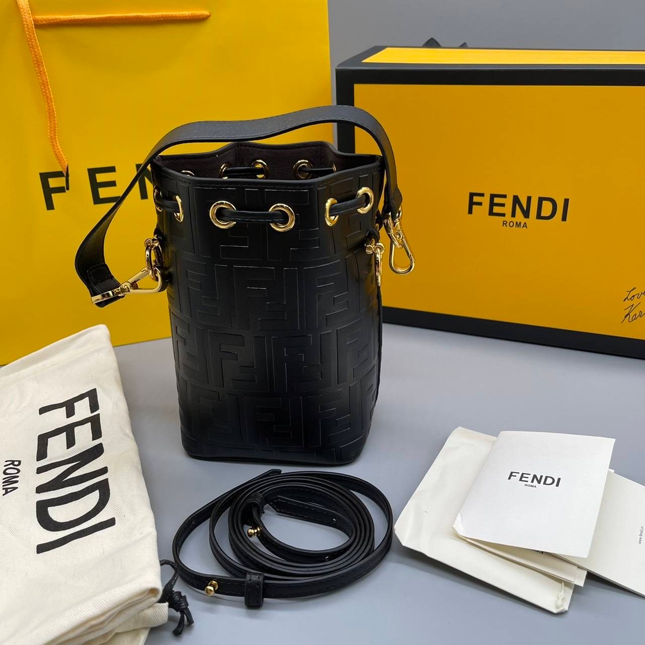 หนังแท้ FENDI MON TRESOR BUCKET BAG พร้อมส่งที่ไทย ภาพสินค้าถ่ายจากงานขายจริง ใช้งานต่างประเทศได้ค่ะ