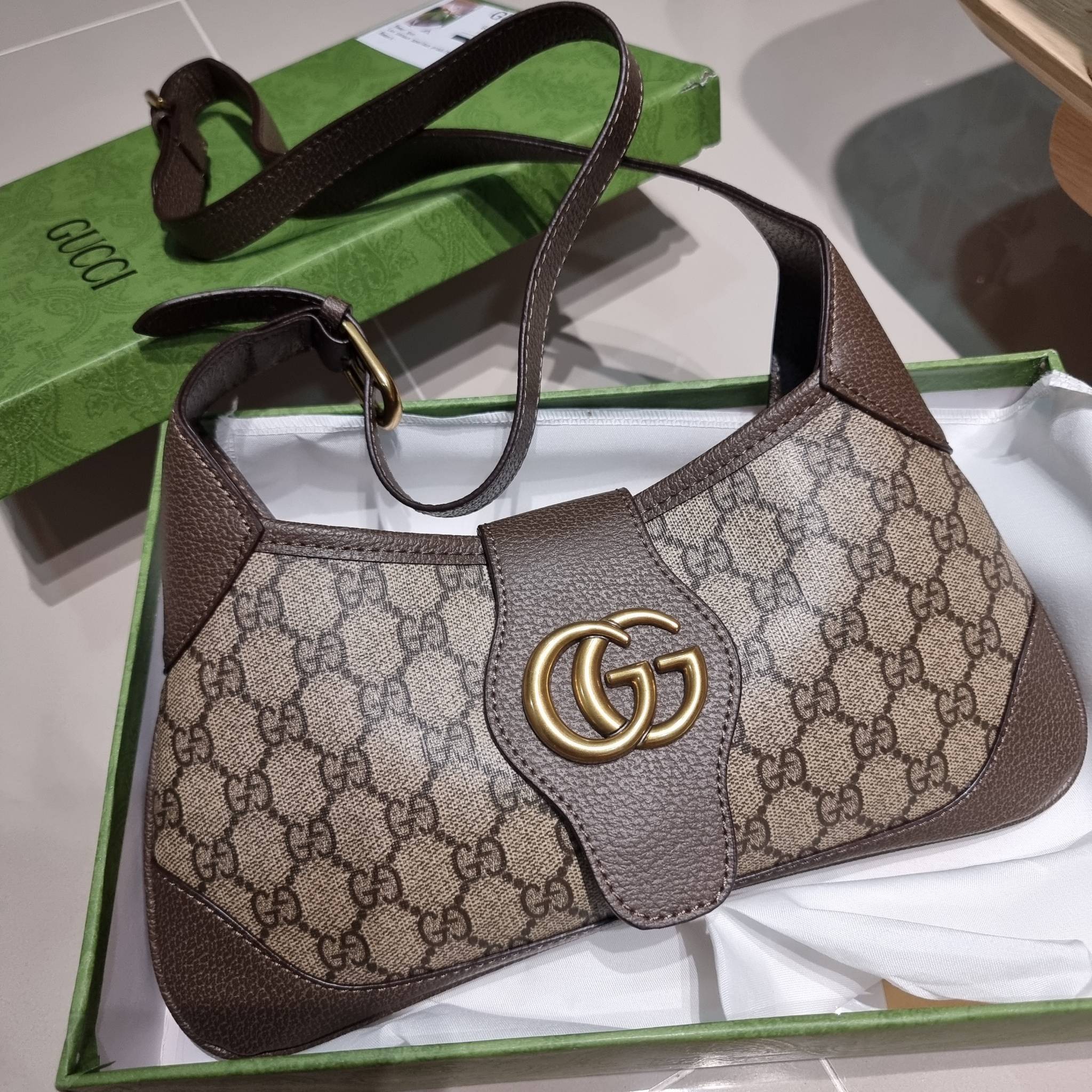 GUCCI Aphrodite small shoulder bag / GG shoulder bag / GUCCI BAG พร้อมส่งที่ไทย กระเป๋าสะพายไหล่ รูปทรงเก๋ ผสานดีไซน์ของความคลาสสิคได้อย่างลงตัว
