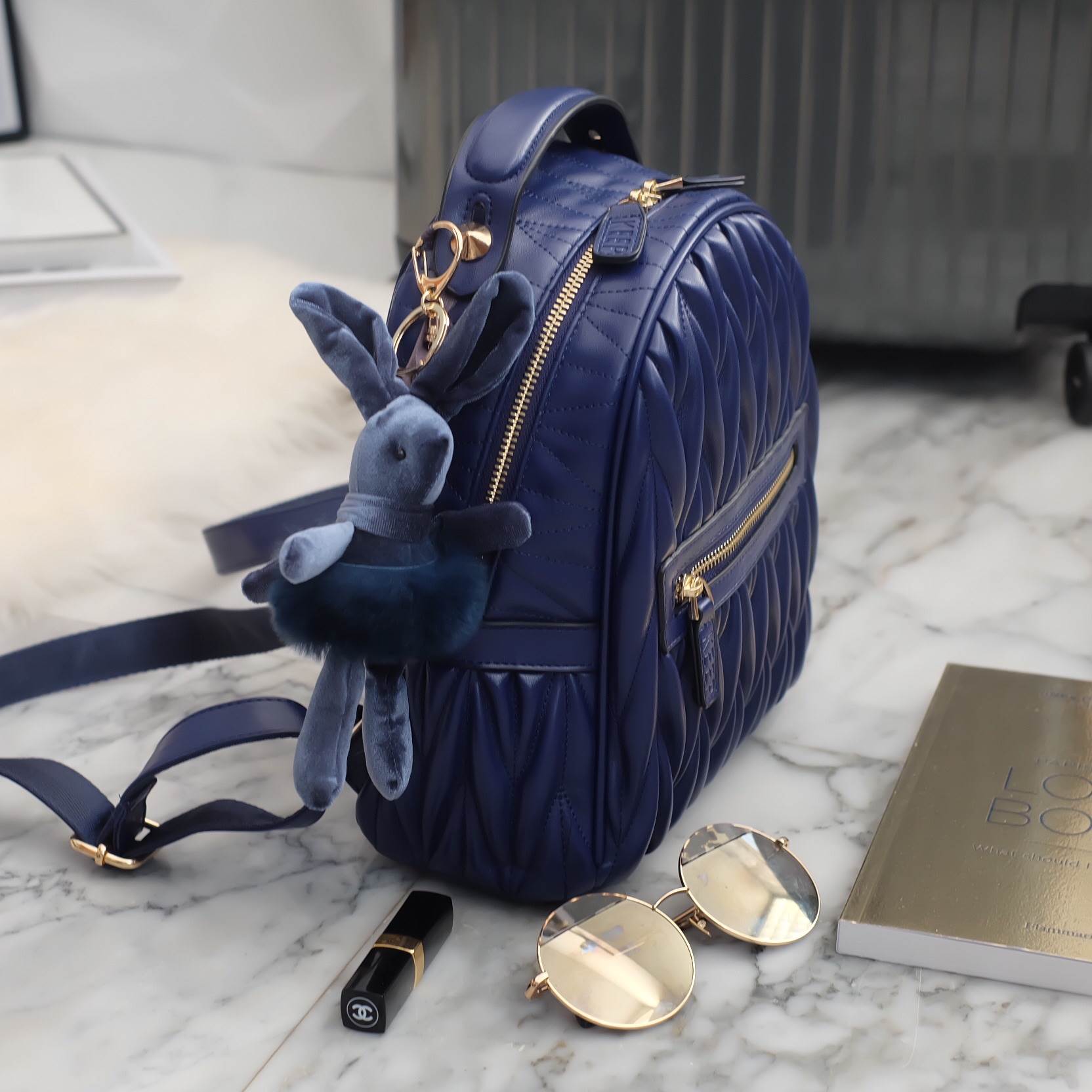 KEEP ' Paris ' backpack 🎒👟 เป้ หนังแกะแท้ ระดับตำนาน ที่ครองใจสาวๆ เป็นอันดับหนึ่ง งานดี งานคุ้ม ต้องใบนี้เลย =>> กระเป๋า หนังแกะแท้เนื้อดี งาน handmade เย็บแบบฝีมือต่อฝีมือ เพิ่อให้ได้ใบนี้ =>> ตัวกระเป๋าน้ำหนักเบา ด