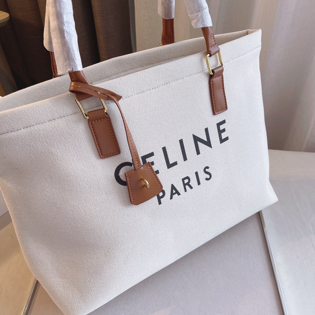 CELINE TOTE BAG VIP GIFT WITH PURCHASE (GWP) พรีเมี่ยมกิ๊ฟ Limited Edition จาก PERFUME DUTYFREE COUNTER วัสดุ Canvas & Grained cowhide ดีไซน์ทรง Shopping ขนาดใหญ่กำลังดี