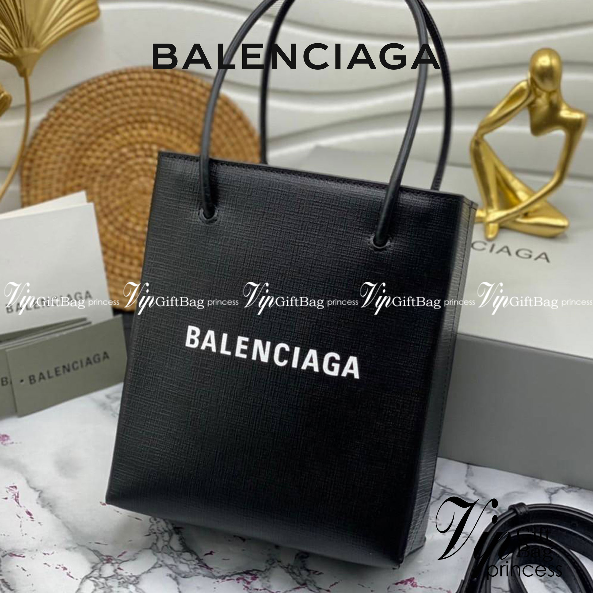 หนังแท้ BALENCIAGA XXS TOTE / Balenciaga shopping tote xxs พกกระเป๋าช้อปปิ้ง ไปทุกที่ในฤดูกาลนี้ ดีไซน์ที่ใช้ได้ทุกวันตั้งแต่หนังแบบมีเท็กซ์เจอร์ ภาพสินค้าถ่ายจากงานขายจริง ใช้งานต่างประเทศได้