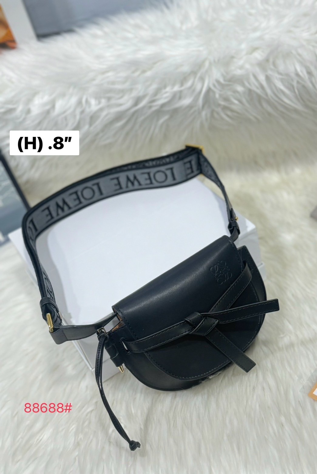 LOEWE Gate bag กระเป๋าสะพายทรงสวยสับสุดเริ่ดๆ ใช้ได้ทั้งหนุ่มๆและสาว คูลๆ สุดยอดแบรนด์ที่ดีไซน์เป็นเอกลักษณ์ โดดเด่น สวยหรู สไตล์คลาสสิค พร้อมสายสะพายสปอร์ต