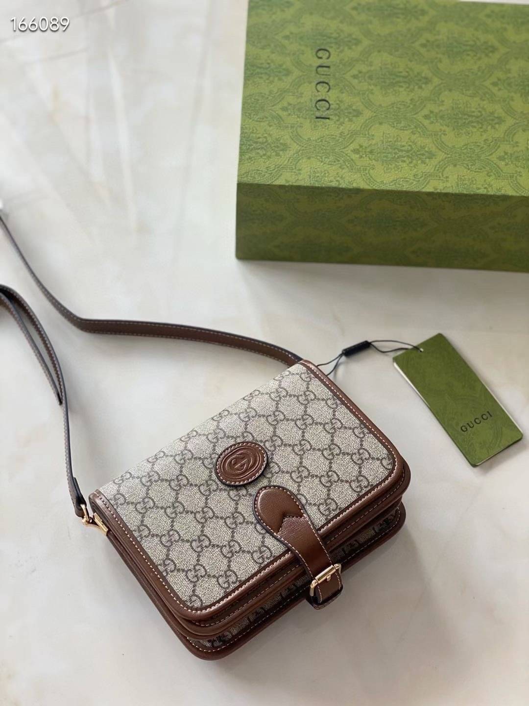 ออริจินอล Gucci Mini shoulder bag with Interlocking G กระเป๋าสะพาย อีกหนึ่งในสัญลักษณ์ที่สำคัญของแบรนด์ Interlocking G แคนวาสโมโนแกรมสวยงาม