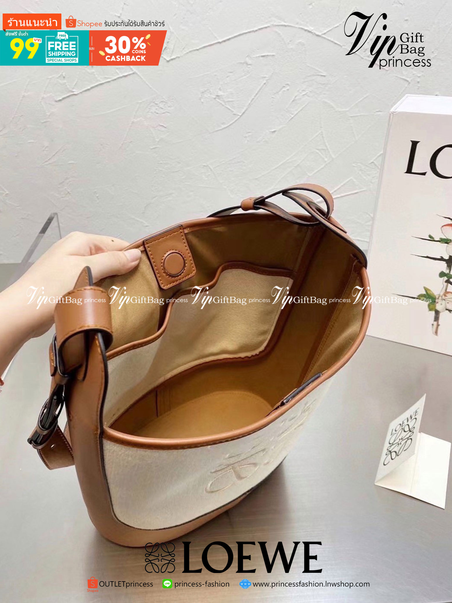 VIP 】LOEWE HOBO LEATHER SHOULDER BAG กระเป๋าสะพายทรงถัง ผ้าแคนวาสตัดขอบหนัง Lambskin หนังนิ่มสวย กระเป๋าสะพายทรงถัง ผ้าแคนวาสตัดขอบหนัง Lambskin หนังนิ่มสวยดีไซน์หรู โลโก้หน้าสวยงาม คงเอกลักษณ์แบรนด์ ภายในโล่งกว้างวัสดุเป็นหนังกลับ ขนาดกำลังดี จุได้เยอะ น