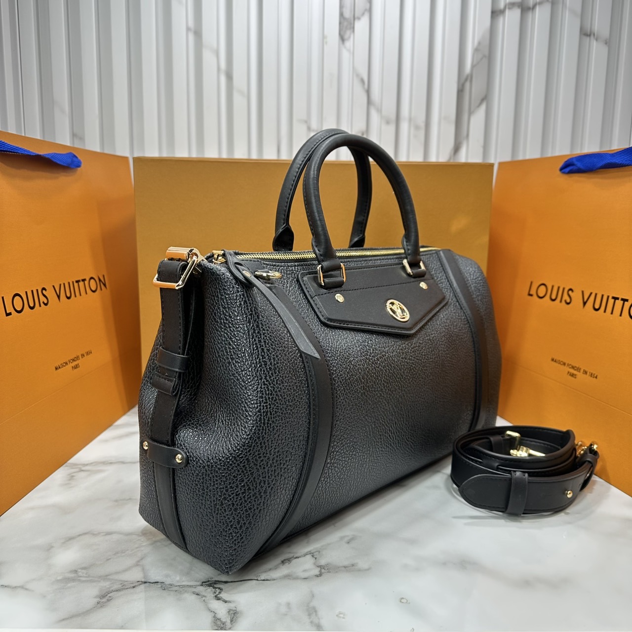 ORI หนังแท้ | LV Biker PM bag กระเป๋าสะพาย ใหม่ล่าสุดเปิดตัวโดดเด่นใน Spring -Summer 2025 ได้แรงบันดาลใจมาจากเสื้อแจ็คเก็ตไบเกอร์สุดไอคอนิก โทนสีคลาสสิกเหนือกาลเวลาไอเท็มหลักเปี่ยมสไตล์ประจำฤดูกาลนี้และในอนาคต