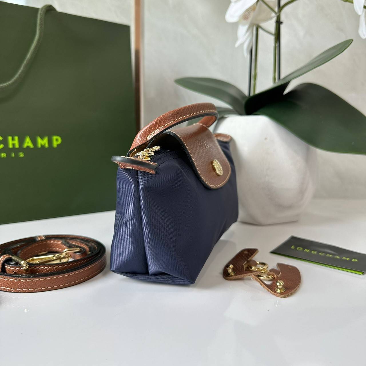 LONGCHAMP LE PLIAGE ORIGINAL Pouch with handle กระเป๋าใบเล็กขนาดกระทัดเหมาะกับใส่ของจำเป็นจุกจิก กันน้ำได้ พร้อมส่ง