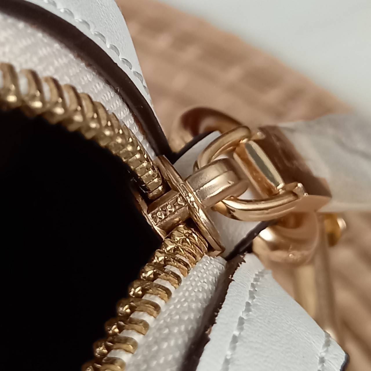 หัวใจจะวาย!! ละมุนมาก ลุคคุณหนูสุดๆ COACH MINI LILLIE CARRYALL (COACH F91494)🌺 ใช้ดีจนต้องบอกต่อ อีกแล้วจ้า ใครๆก็ถามหา😍>>>ทรงถัง รุ่นใหม่ 10 นิ้ว ขนาดกำลังดี เหมาะมือมาก มี 3 ช่องด้านใน ช่องกลาง เปิด-ปิด ด้วยซิป ส่วน 2 ช่องด้านข้