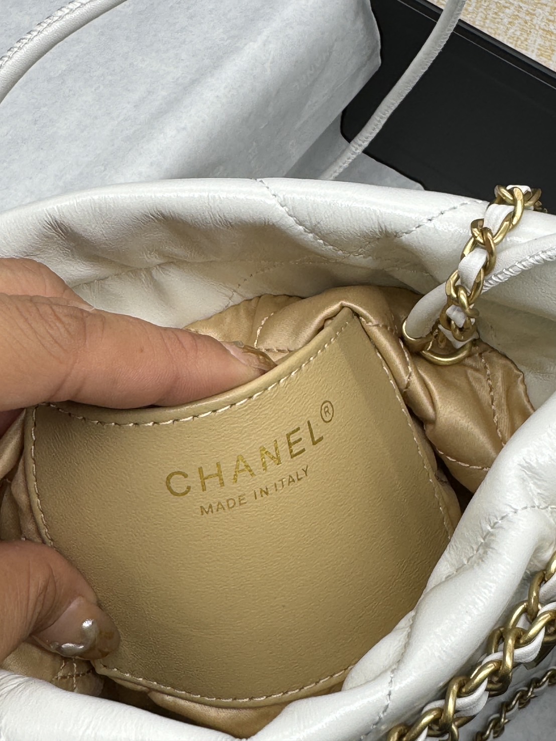 Chanel 22 Mini Handbag With Pearl Chain กระเป๋าทรงโท้ท เกรดออริ สลับแท้ 1:1 ใช้งานต่างประเทศได้