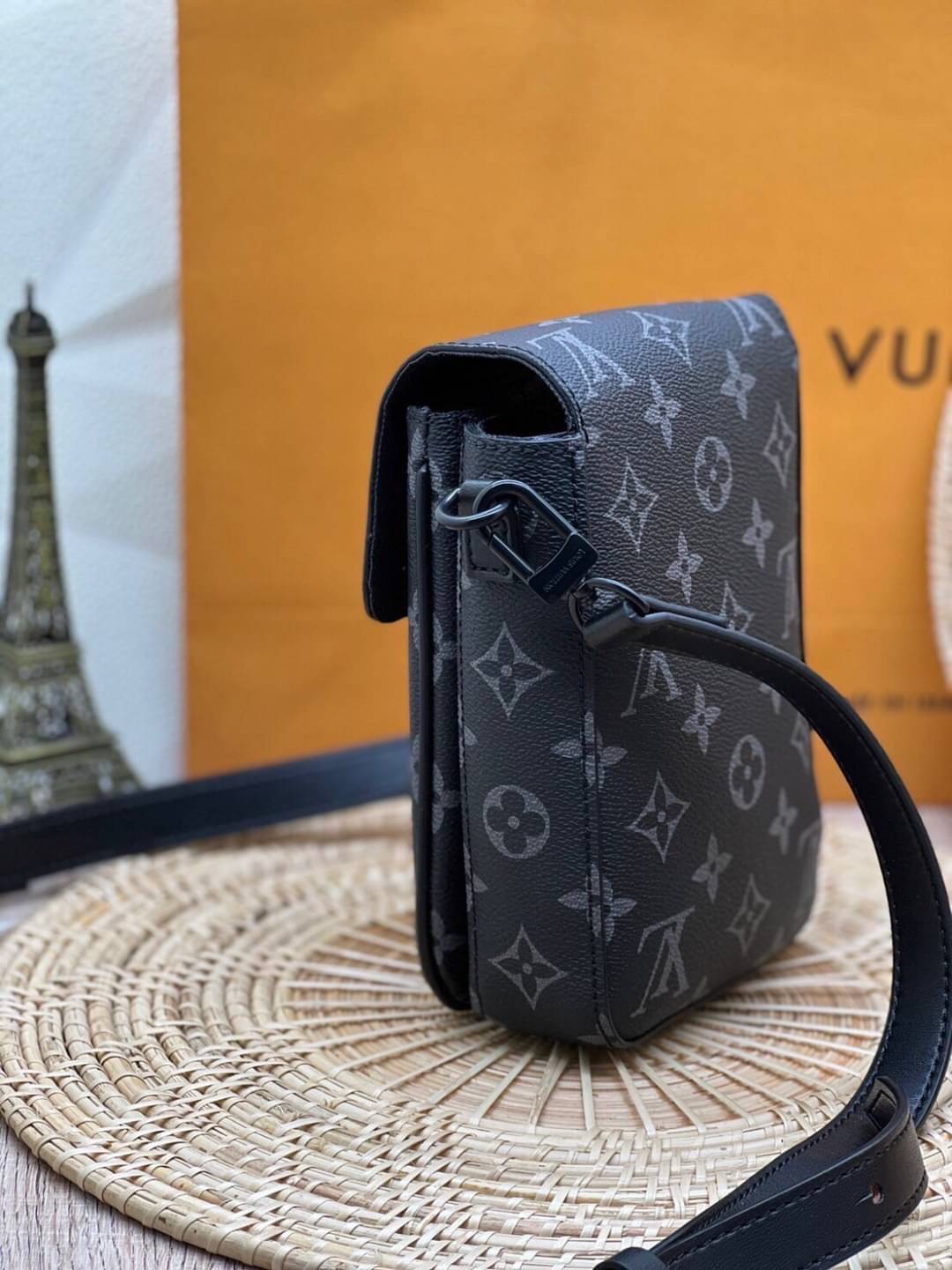 LV S-Lock Vertical wearable wallet / LV Phone bag Monogram Macassar coated canvas and black cowhide leather เกรดออริจินอล ใช้ได้ทั้งผู้หญิงผู้ชาย พร้อมส่งที่ไทย ภาพสินค้าถ่ายจากงานขายจริง ใช้งานต่างประเทศได้