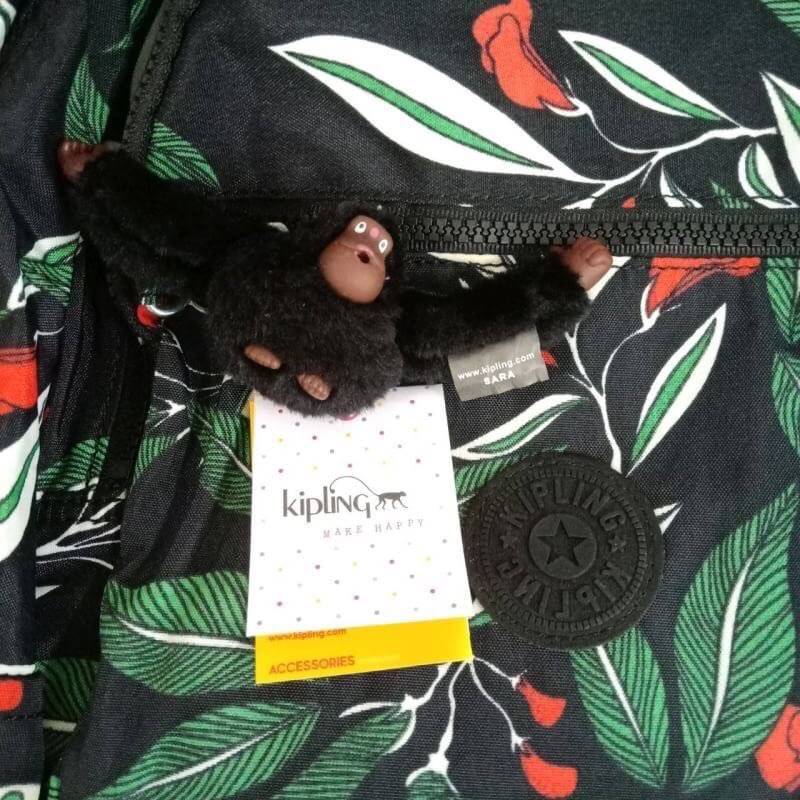 Kipling backpack size M 👍กระเป๋าคอลเลคชั่น Kipling 👍กระเป๋าเป้ ผ้าโพลีเอสเตอร์+ไนล่อน 👍มีหูหิ้วด้านบน 👍สายสะพายหลังปรับระดับได้ 👍มี3ซิปใส่ของ ช่องใหญ่ใส่โนตบุ๊คได้ 👍ด้านข้างมีกระเป๋าเล็กอีก2ข้าง ลายใหม่จาก K