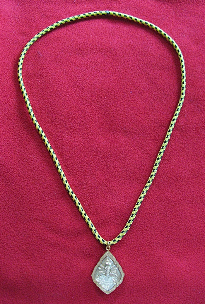 เหรียญหลวงพ่อมาลัย พ.ศ.2555 วัดบางหญ้าแพรก จ.สมุทรสาคร พร้อมสร้อยค่ะ