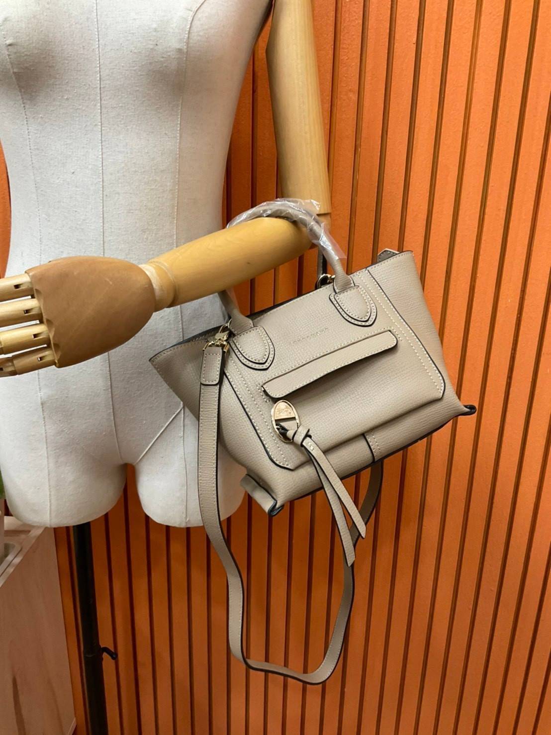 ของแท้ 💯% LONGCHAMP MINI MAILBOX TOP HANDLE BAG กระเป๋าถือ/Crossbody รุ่นหายาก!! รุ่นใหม่ล่าสุด ดีไซน์ด้วยเส้นด้ายที่ดูโฉบเฉี่ยว และ รูปทรงสี่เหลี่ยมคางหมู ทรงสวยโดดเด่น