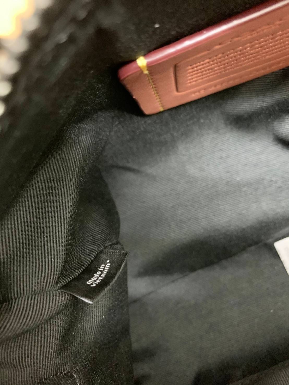 COACH GOTHAM DUFFLE 24 IN SIGNATURE CANVAS CA186 พร้อมส่ง กระเป๋าทรงหมอนรุ่นใหม่บ่าสุดปี 2022 รุ่นนี้สามารถใช้ได้ทั้งชาย//หญิง หนังแท้อย่างดี นิ่มทรงสวย มากๆค่ะ เปิด-ปิดกระเป๋าแบบซิปคู่ด้านบนมีกระดุมรวบหูหิ้วให้ด้วยนะคะ ภายในกระเป๋าสามารถใส่สัมภาระที่จำเป