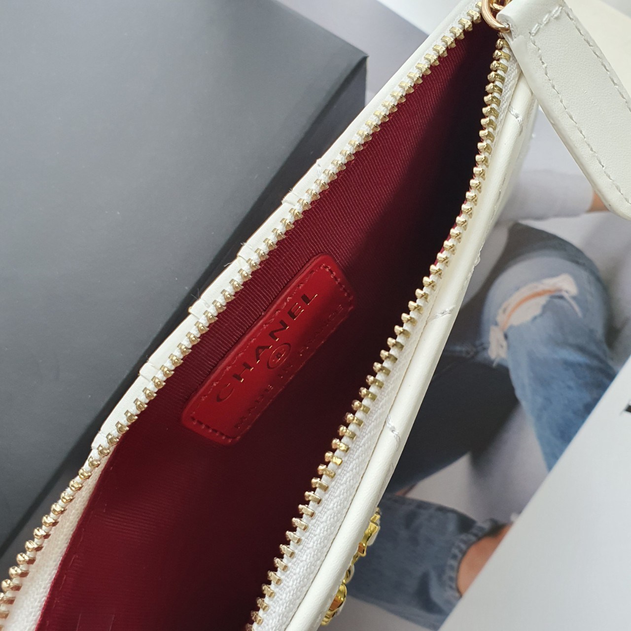 CHANEL LONG WALLET CARD PHONE HOLDER พร้อมส่งครบ 3 สี ❤️🖤🤍 พร้อมส่งที่ไทยค่าา กระเป๋าสตางค์รับทรัพย์ แนะนำรุ่นนี้เลยคะ งานพรีเมี่ยมกิ้ฟท์จากเค้าเตอร์ต่างประเทศ กระเป๋าสตางค์ทรงสวย สะดุดตา หนังสัมผัสลายด้าน จากแบรนด์ 𝗖 Ǖ