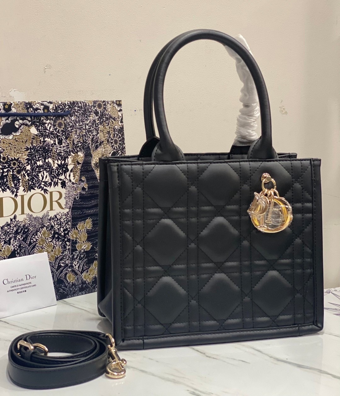 พร้อมส่ง 4 สี Small Dior Book Tote Macrocannage / DIOR TOTE BAG กระเป๋าทรงโท้ท เกรดออริ สลับแท้ 1:1 ใช้ต่างประเทศได้