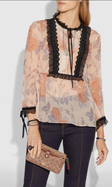 COACH Noa Pop-Up Messenger In Colorblock Signature Bag ((73316//37458//31864)) 💋ได้ไปสุดคุ้ม ไม่ผิดหวังแน่นอนจ้าา!! กระเป๋าแบบคลัท//สะพายข้างได้//ครอสบอดี้ร์ได้ วัสดุหนังแท้ หนังนิ่มสวยค่ะ ช่องหลักเปิดปิดแบบซิป ภายในกว้าง ใส่มือถือได้ทุกรุ่น;กระเป