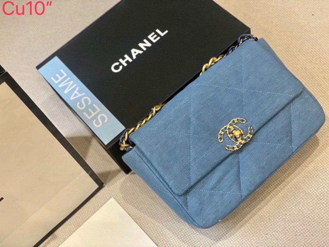 10" CHANEL FLAP 19 BLUE DENIM / CHANEL 19 HANDBAG DENIM กระเป๋าสะพายดีไซส์คลาสสิค งานเดนิม สายอะไหล่เงิน/ทองตัดกันสวยงาม