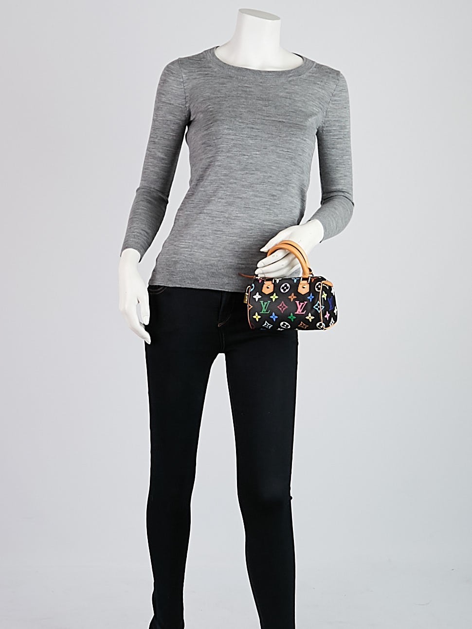 VIP 】LOUIS VUITTON Monogram Multicolor Mini Speedy พร้อมส่งความน่ารักค่ะ! กระเป๋าทรงหมอนไซด์มินิ หนังแกะแท้นิ่มสวยงามค่ะ เปิดปิดกระเป๋าแบบซิป ภายในสามารถใส่มือถือได้ กระเป๋าเงินใบกลางได้ พาสปอร์ตได้ค่ะ