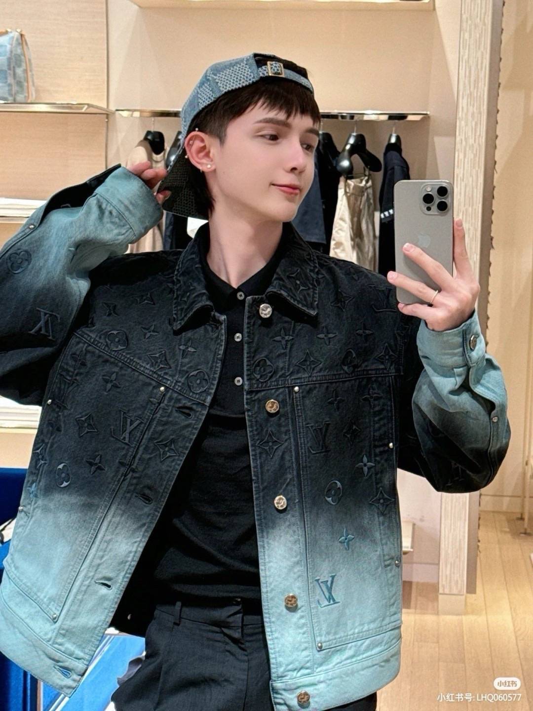 LV JACKET JEAN DENIM เสื้อแจ็คเก็ตยีนส์ฟอกไล่สี แบรนด์หรู เนื้อผ้าอย่างดี สวยงาม มีป้ายแท็กที่คอเสื้อ ใส่ได้ทั้งผู้หญิง/ผู้ชาย 🧡เกรดท็อปออริ เกรดดีสุด