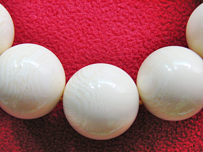 สินค้าหมดค่ะ สร้อยข้อมือลูกปัดกระดูกปลาแบบใหญ่ค่ะ