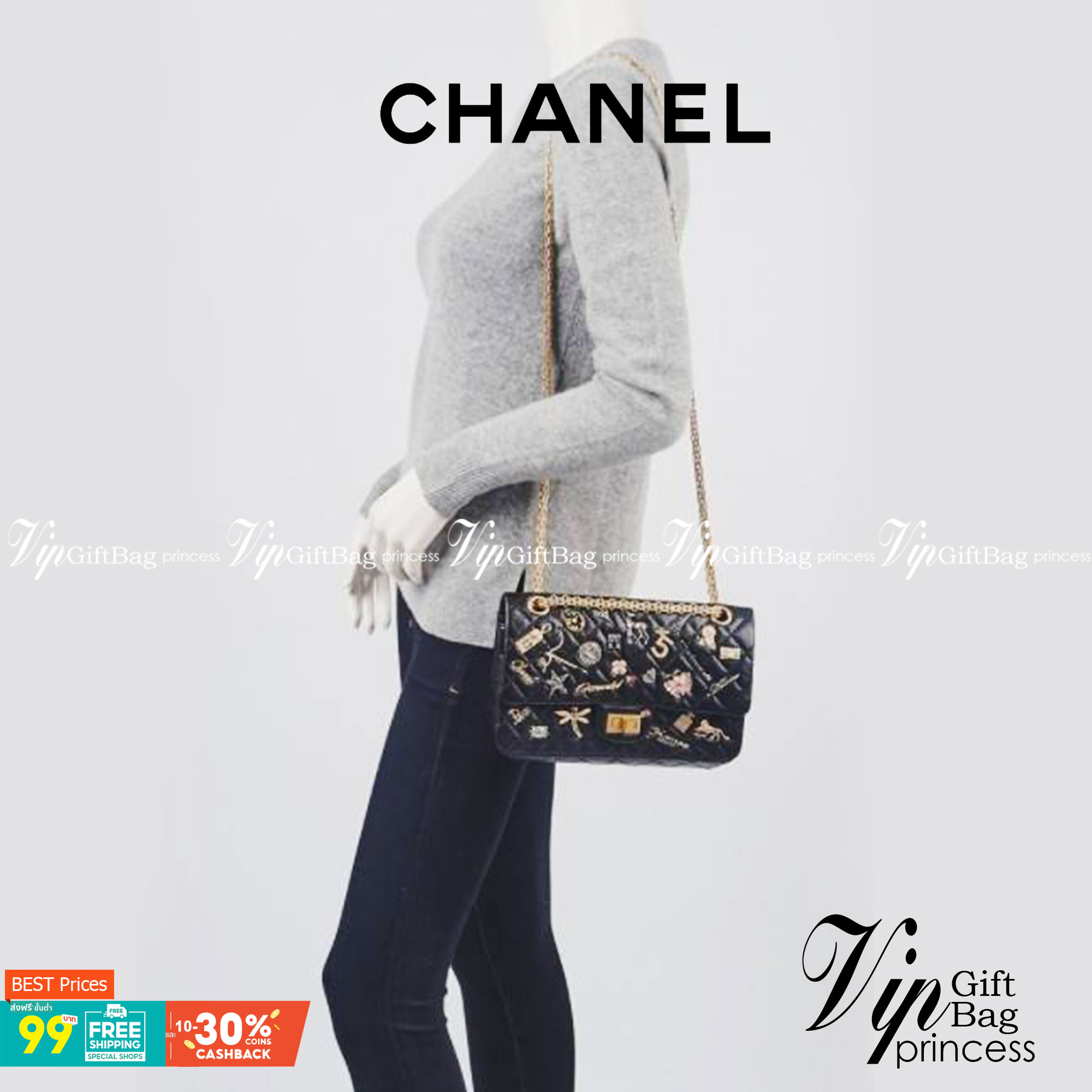 CHANEL ! Chanel Black Quilted Leather Limited Edition Lucky Charm Reissue Classic Bag กระเป๋าทรงคลาสสิคมาใหม่จาก Chanel วัสดุหนังแกะนิ่มกึ่งสังเคราะห์ ดีไซต์เป็นเอกลักษณ์ที่น่าจดจำ ด้านหน้าตกแต่งด้วยรูปสัตว์สิ่งของนำโชค อะไหล่ทอง มาพร้อมสายสะพายโซ่ทักทอเป