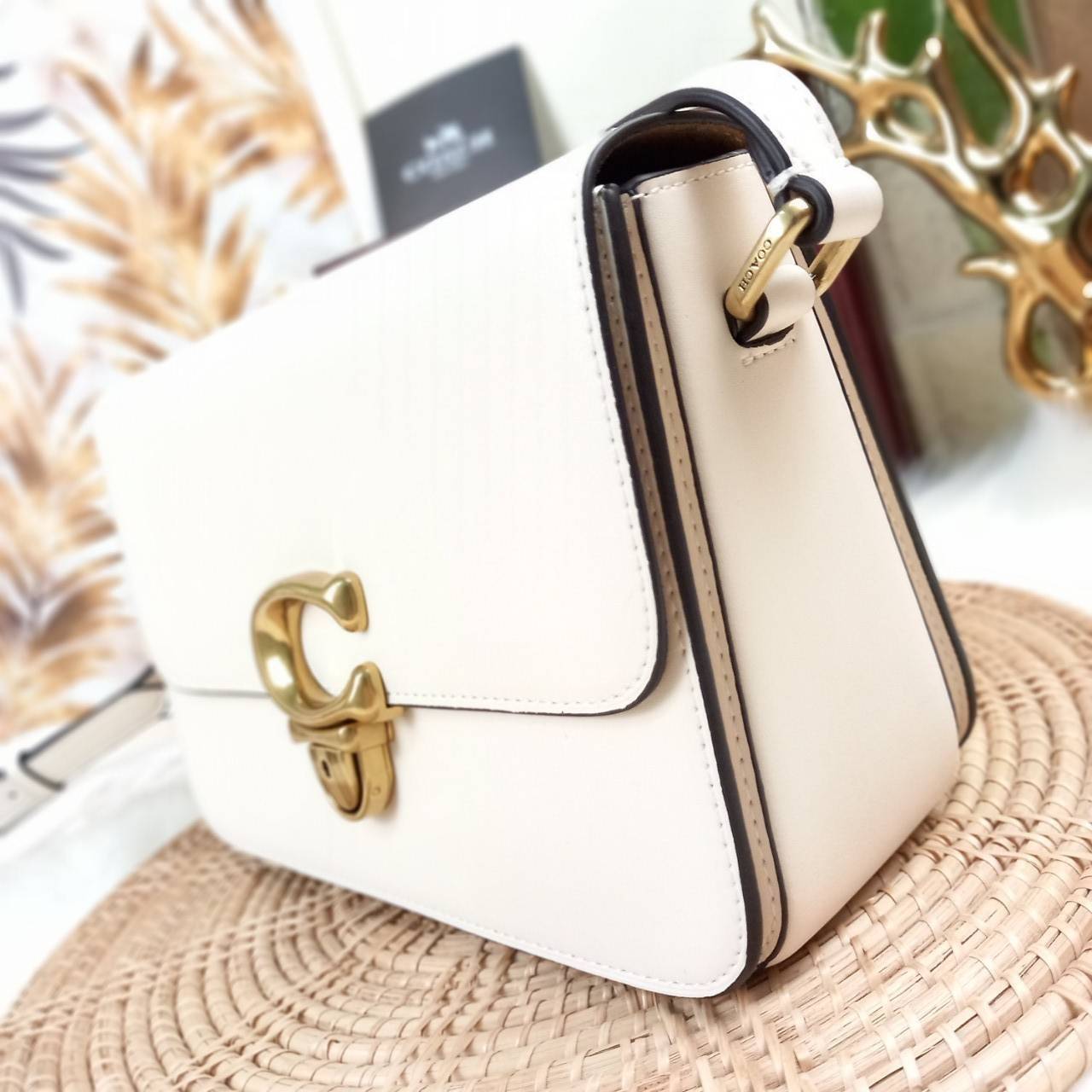 COACH STUDIO GLOVETANNED LEATHER SHOULDER BAG (C6641)🌺ห้ามพลาดเด็ดขาด!! สวยละมุน เรียบหรู ดูแพงสุดๆ!! //กระเป๋าถือ กระเป๋าสะพาย ดีไซน์เนี้ยบ! เฉียบมาก!// วัสดุหนังแท้ หนังเรียบเต็มใบ อยู่ทรง สวยมากๆ ดีเทลเรียบหรู ผู้ดีสุดๆ!// ด้านหน้าเปิด-ปิดด้วยต