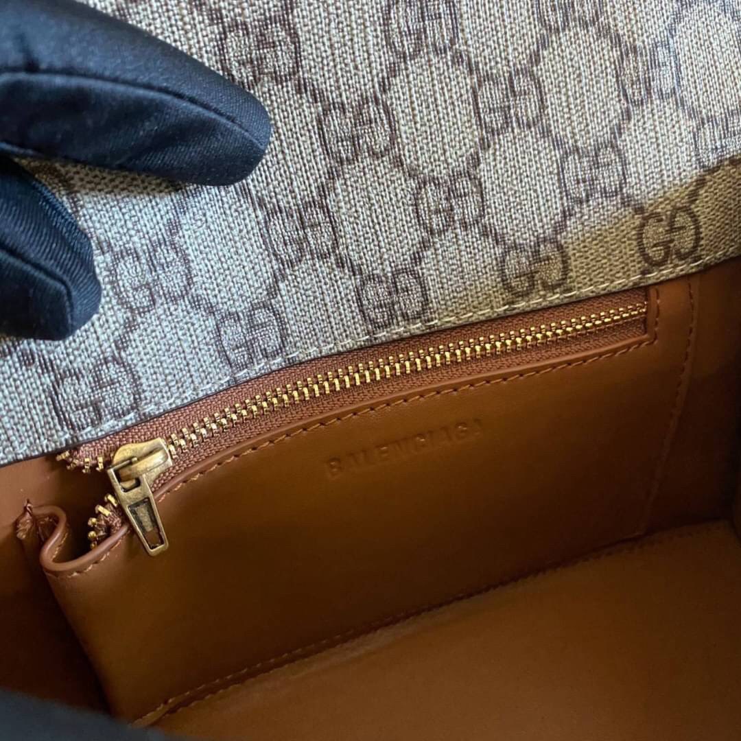 VIP GIFTbag 】Gucci x Balenciaga Hourglass Small Top Handle Bag การผสมผสานของ2แบรนด์ดังที่ลงตัว หรูหราที่สุด งานหนังแท้สวยตามรูปรับไปไม่ผิดหวังค่ะ