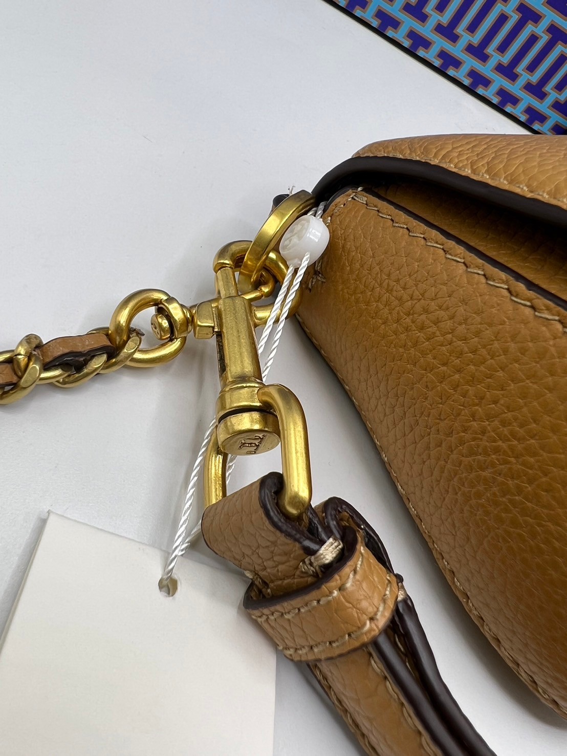 Tory Burch Britten Convertible Crossbody Bag กระเป๋าสะพายดีไซน์เรียบหรู เกรดออริ สลับแท้ 1:1 ใช้งานต่างประเทศได้