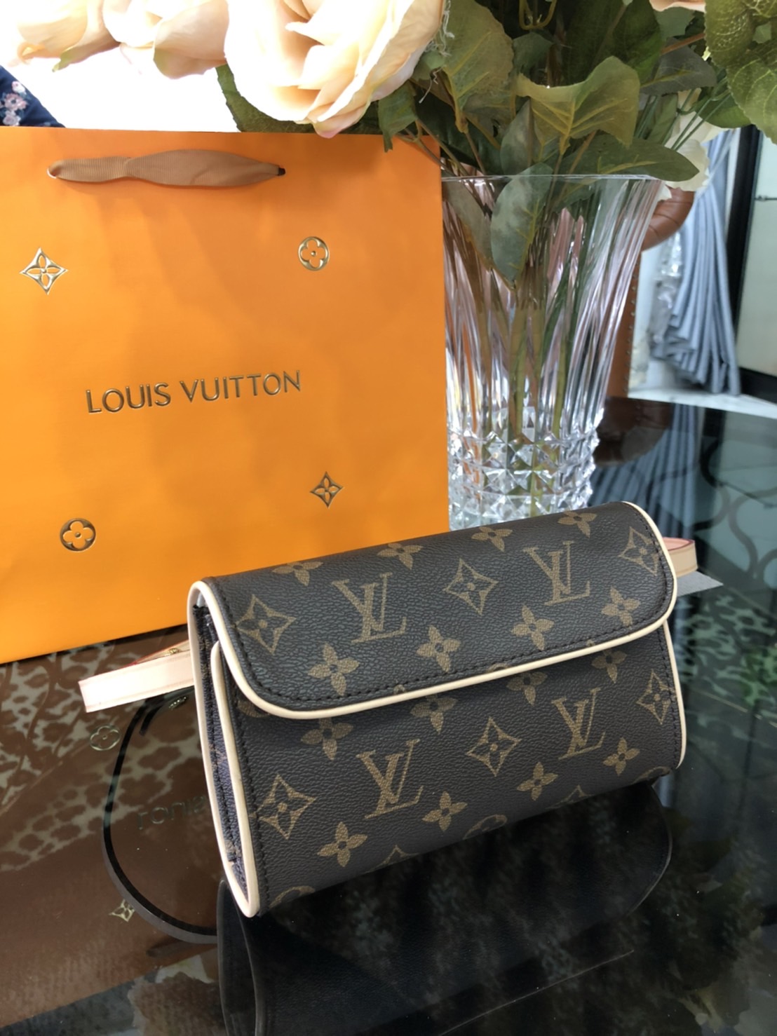 VIP 】หนังแท้ Louis Vuitton Mono Pouchette Florentine Belt Bag กระเป๋าคาดเอวหนังแท้สุดหรู มีจำกัดนะคะ